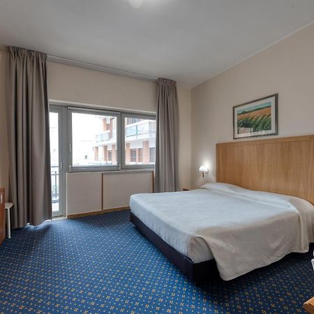 Hotel Barsotti ブリンディジ エクステリア 写真