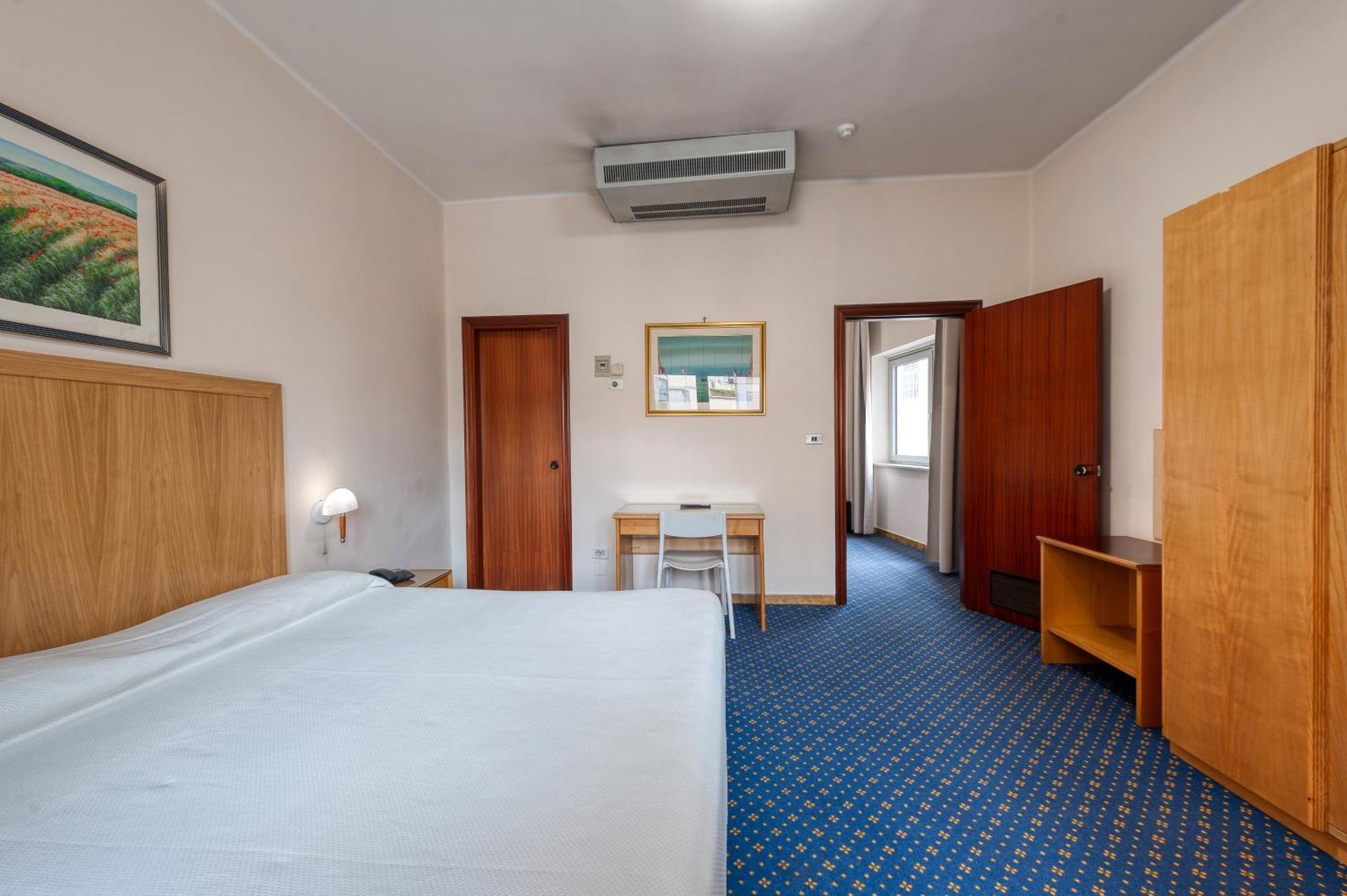 Hotel Barsotti ブリンディジ エクステリア 写真